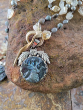 Load image into Gallery viewer, Labradorite Stag